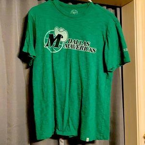 Dallas Mavericks t-shirt, men’s small